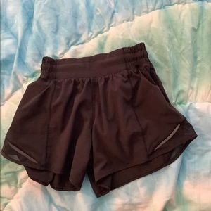 Lululemon Hotty Hot black short size 2 long